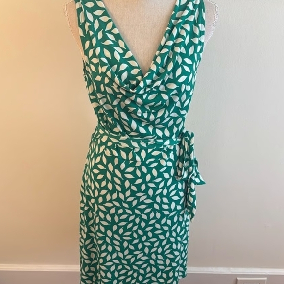 LOFT Dresses & Skirts - LOFT Teal and White Leaf Print Midi Dress